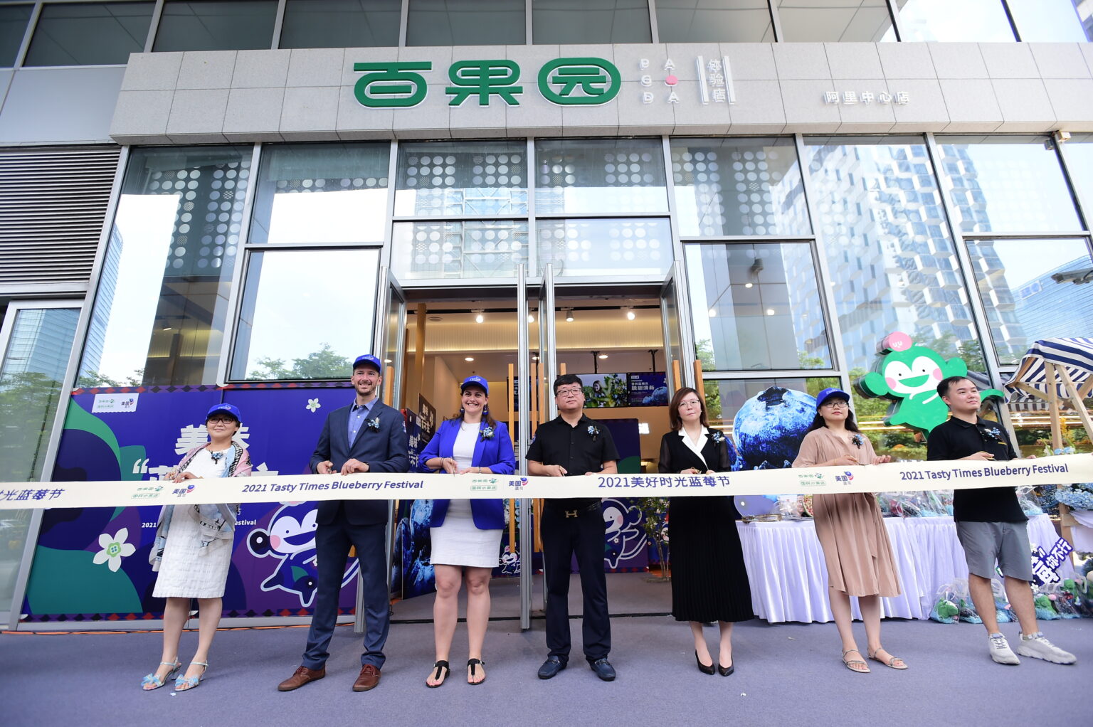 China Market ribbon cutting ceremony